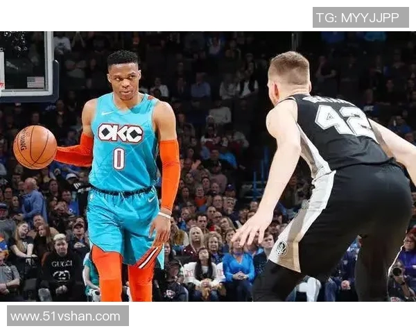 雷霆与马刺激战半决赛争夺总决赛席位的关键对决解析 雷霆与马刺激战半决赛争夺总决赛席位的关键对决解析